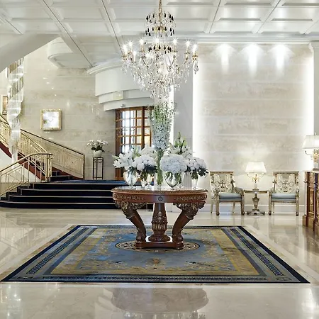 Ξενοδοχείο Savoy Baur En