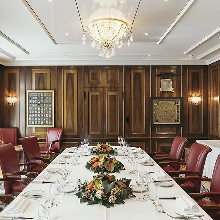 Ξενοδοχείο Savoy Baur En 5*