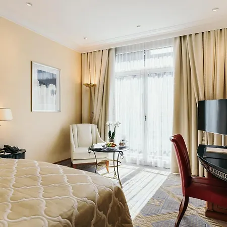Savoy Baur En 5*