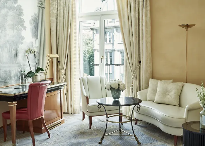 Отель Savoy Baur En 5*