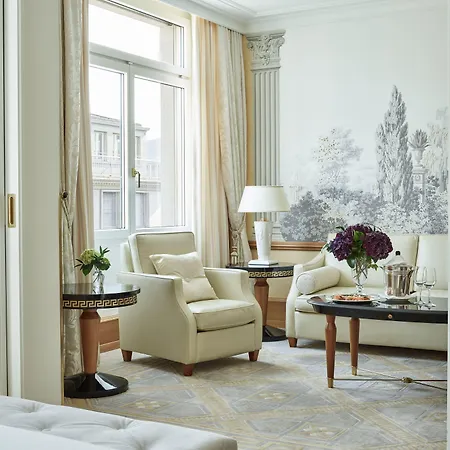 Готель Savoy Baur En 5*