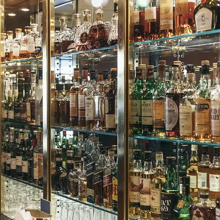 Savoy Baur En Готель 5*