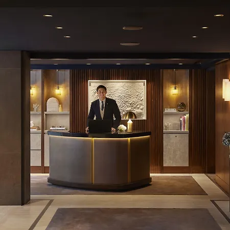 Savoy Baur En Готель 5*